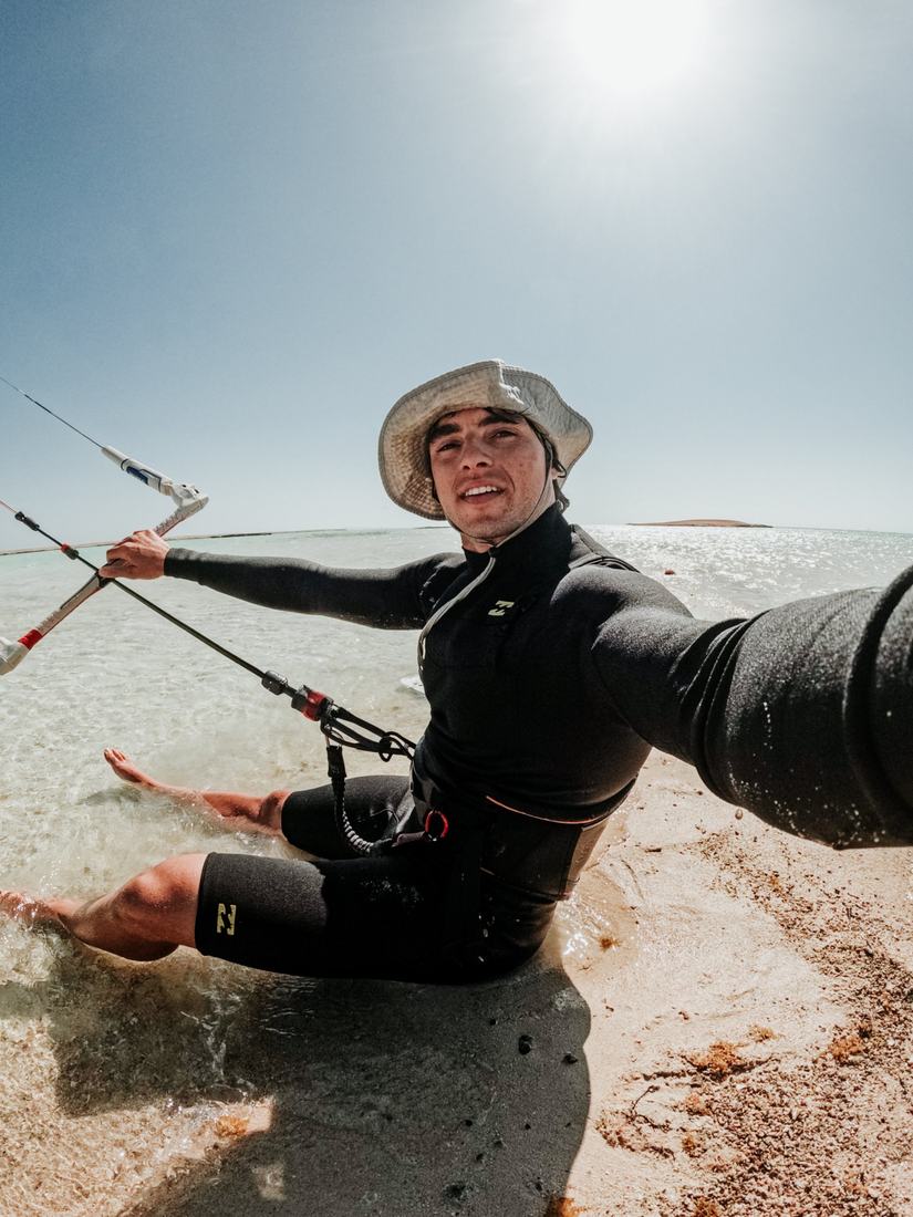 Aris Giannoukos kitesurfing